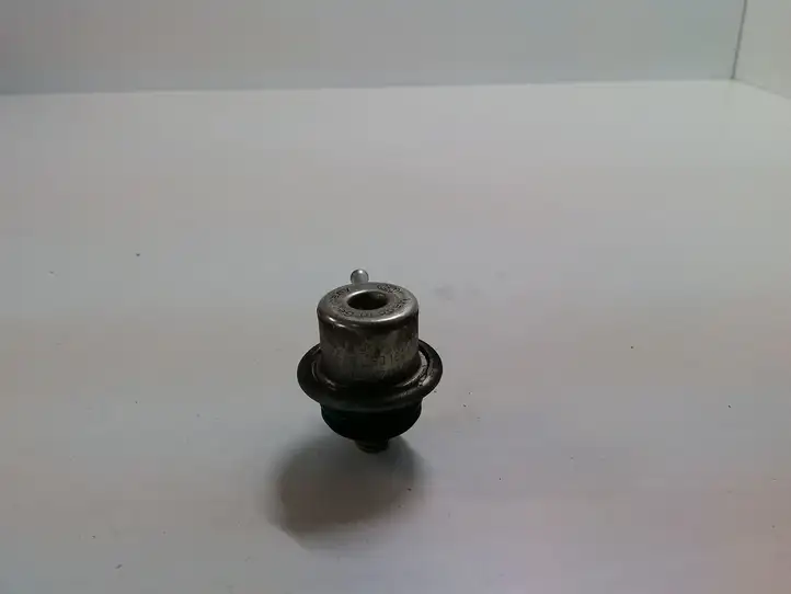 Volkswagen Golf IV (1998 - 2005) 037133035C Регулятор давления топлива — фото 2