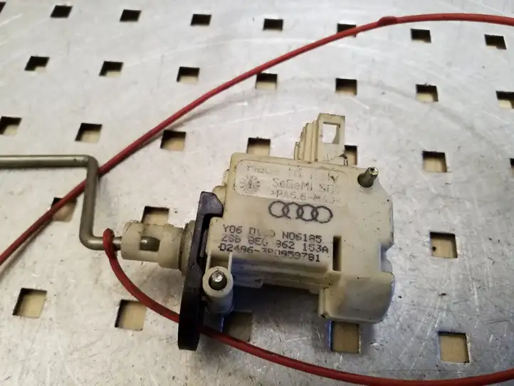 Audi A4 S4 B7 8E 8H (2004 - 2009) 8E0862153A Замок крышки топливного бака — фото 2