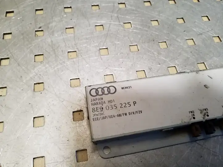 Audi A4 S4 B7 8E 8H (2004 - 2009) 8E9035225P Усилитель антенны — фото 2