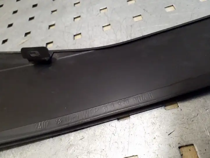 Volkswagen PASSAT B6 (2005 - 2010)  3C9839904B Другая внешняя деталь