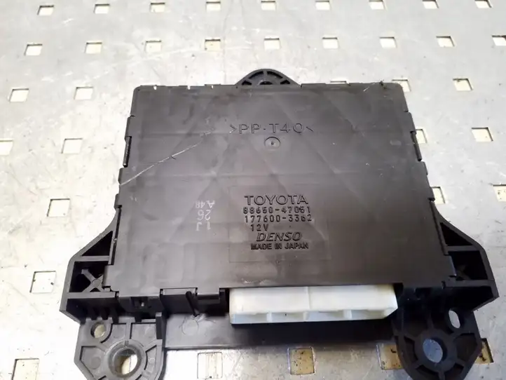 Toyota Prius (XW20) (2003 - 2009) 8865047051 Прочие блоки управления — фото 2
