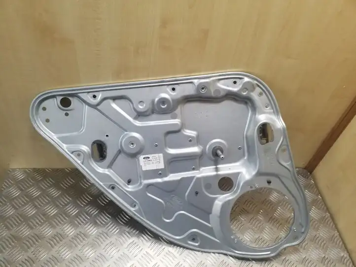Ford Focus (2008 - 2011) 4M51A045H23B Механический стеклоподъемник задней двери — фото 1