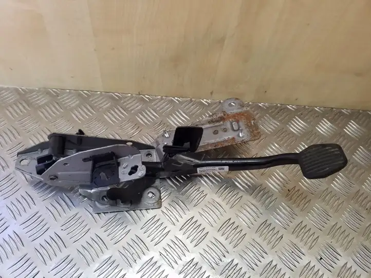 Ford Focus (2008 - 2011)  4M512467AR Тормозная педаль