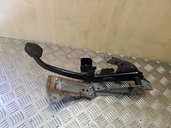 Ford Focus (2008 - 2011)  4M512467AR Тормозная педаль