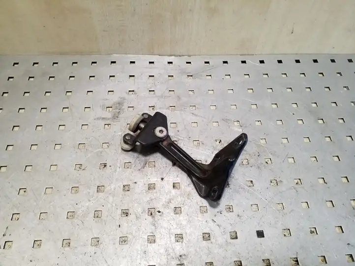 Volkswagen Crafter (2006 - 2016)   Верхняя направляющая ролика / верхняя петля