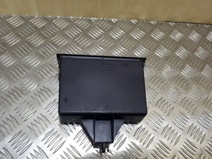 Seat Alhambra (Mk1) (2000 - 2010) 3B0857058 Вещевой ящик — фото 2