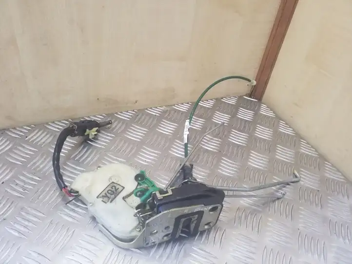 Kia Sorento (2002 - 2006) Замок передней двери — фото 2