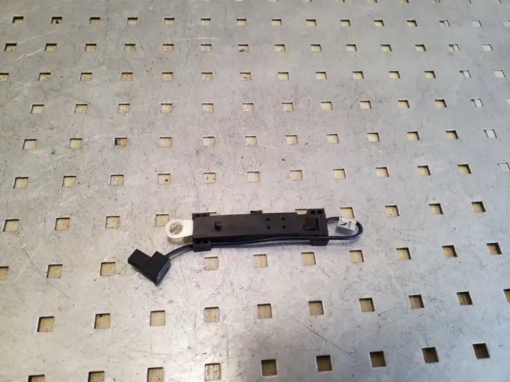 Volvo V50 (2004 - 2008)  8673495 Усилитель антенны