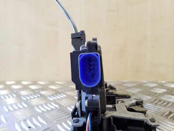 Skoda Octavia Mk2 (1Z) (2004 - 2013)  7L0839015 Замок задней двери