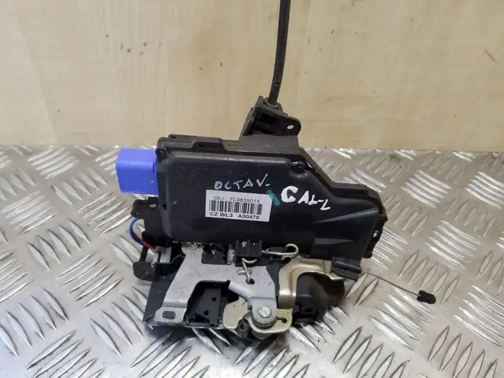 Skoda Octavia Mk2 (1Z) (2004 - 2013)  7L0839015 Замок задней двери