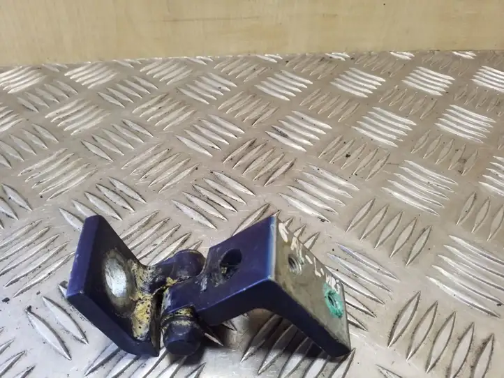 Skoda Octavia Mk2 (1Z) (2004 - 2013)  1Z0833401B Верхняя петля задней двери