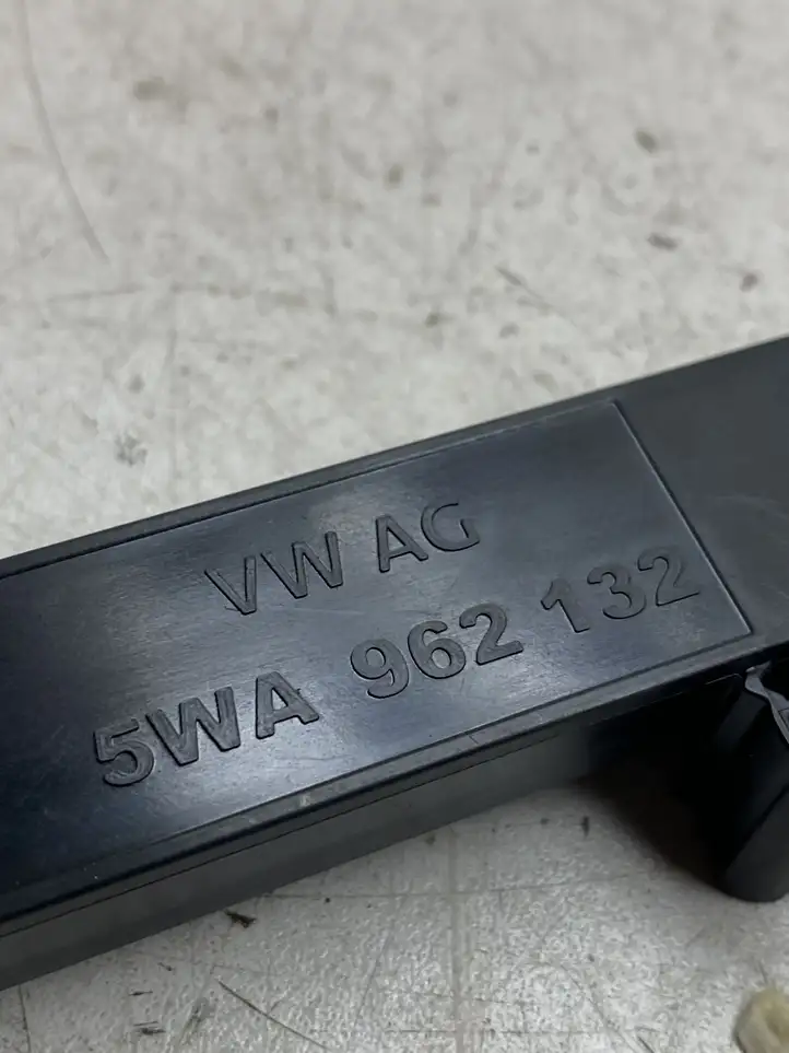 Volkswagen ID.3 (2019 - ) 5WA962132 Антенна бесключевого доступа — фото 3