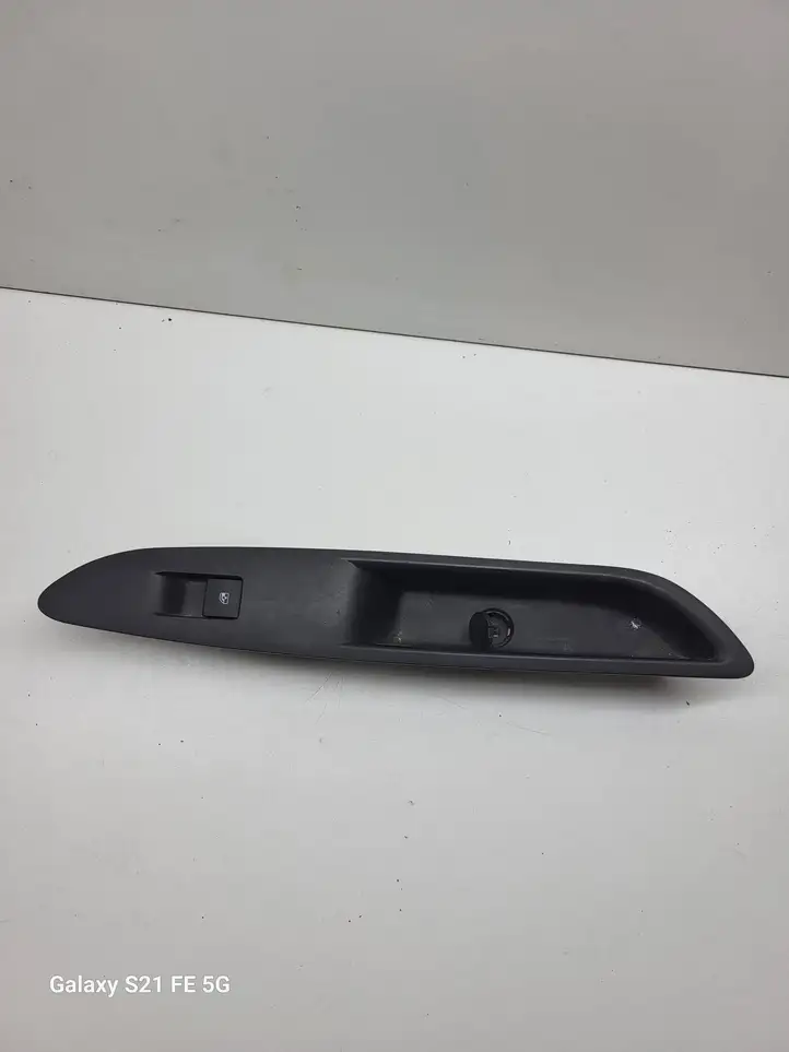 Opel Mokka (2012 - 2016) 95025524 Кнопка стеклоподъемников — фото 1