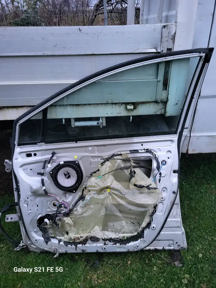 Toyota Corolla Verso E121 (2004 - 2007) S21FE50 Дверь — фото 2