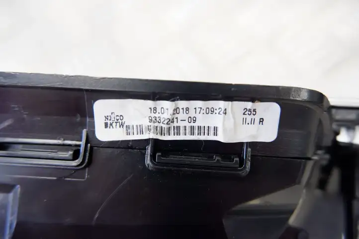 BMW X1 F48 F49 (2015 - 2022) 9292740 Боковой воздушный дефлектор — фото 3
