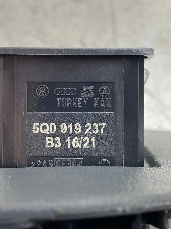 Volkswagen ID.3 (2019 - ) 10B858218 Боковая отделка панели приборов — фото 4