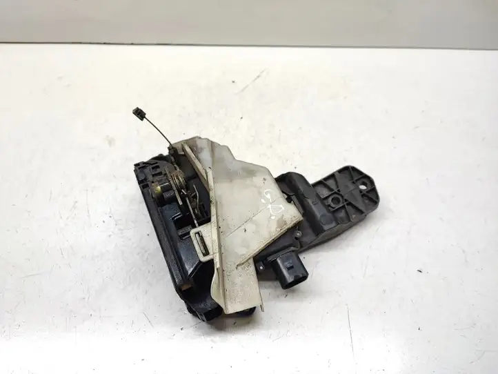 Volkswagen PASSAT B5.5 (2001 - 2005) 3B0837868 Замок задней двери — фото 1