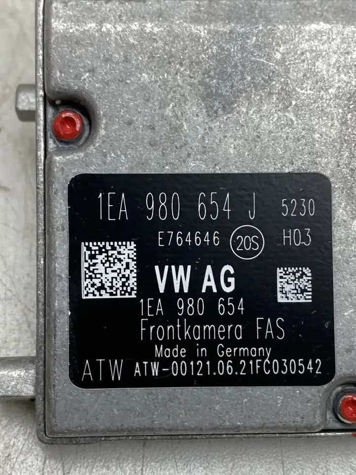 Volkswagen ID.3 (2019 - ) 1EA980654J Камера в лобовом стекле — фото 4