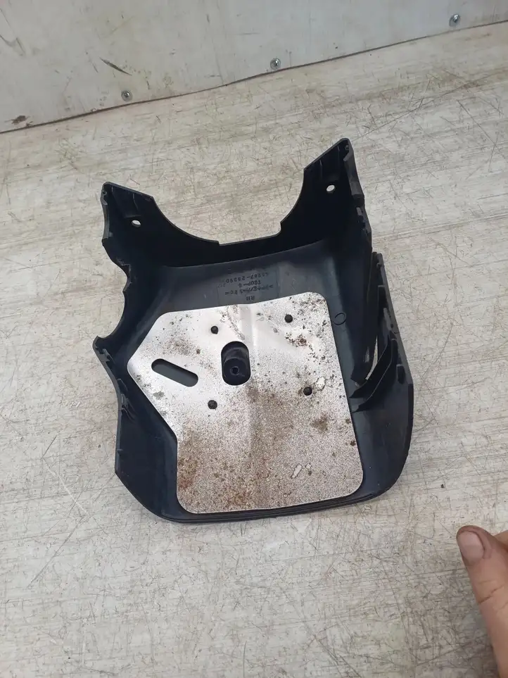 Toyota Avensis Verso (1995 - 2001) 4528728410 Обшивка рулевой колонки — фото 2