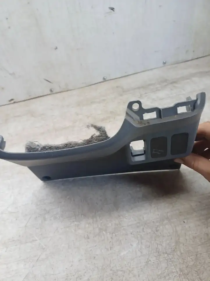 Toyota Avensis Verso (1995 - 2001) 554344020 Нижняя отделка панели приборов — фото 4