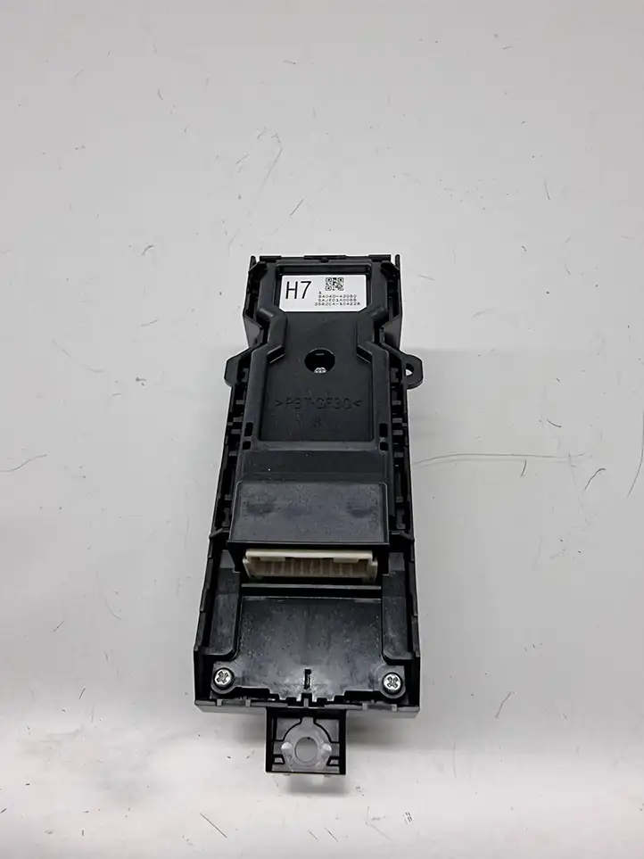 Toyota RAV 4 (XA50) (2018 - ) 8404042050 Блок кнопок стеклоподъемников — фото 4
