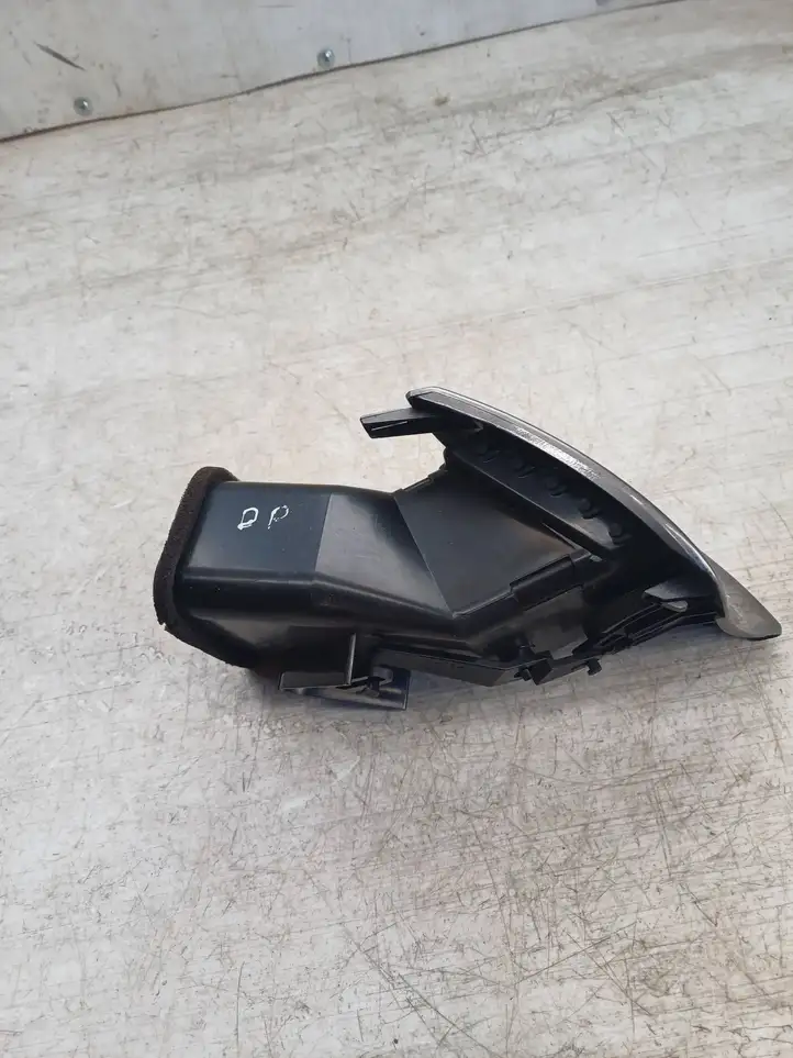 Toyota Avensis Verso (1995 - 2001) 5566044080 Боковой воздушный дефлектор — фото 4