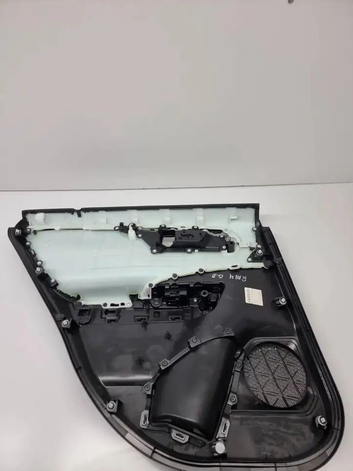 Toyota RAV 4 (XA50) (2018 - ) 67613X1B18 Обшивка задней двери — фото 4