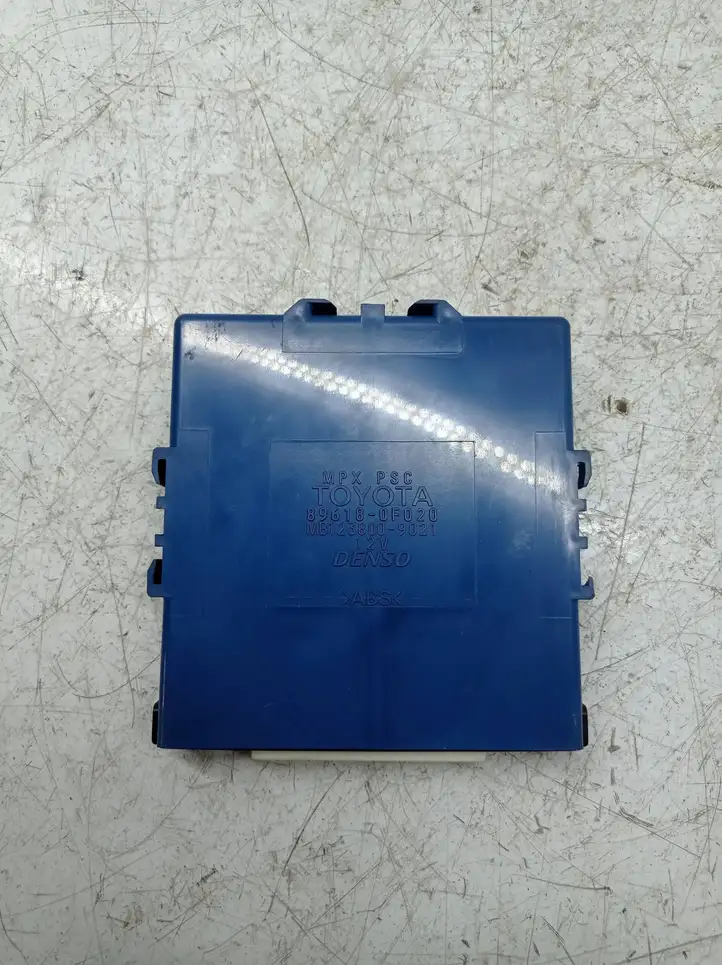 Toyota Corolla Verso AR10 (2004 - 2009)  896180F020 Блок управления зажигания