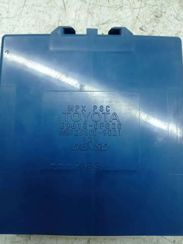 Toyota Corolla Verso AR10 (2004 - 2009)  896180F020 Блок управления зажигания