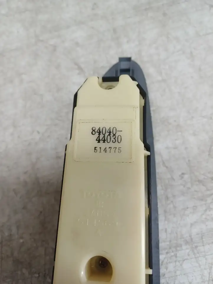 Toyota Avensis Verso (1995 - 2001) 8404044030 Блок кнопок стеклоподъемников — фото 8