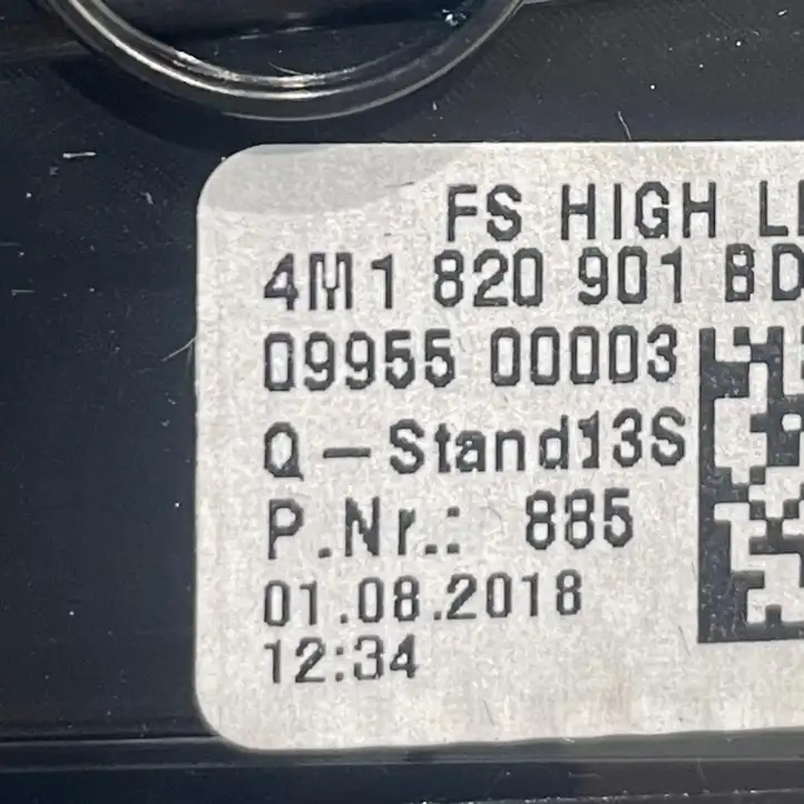 Audi A4 S4 B9 8W (2019 - ) 4M1820901BD Центральный воздушный дефлектор — фото 6
