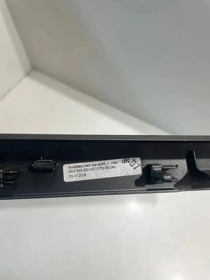 Audi A4 S4 B9 8W (2019 - ) 4M1853190 Отделка блока климат-контроля — фото 4