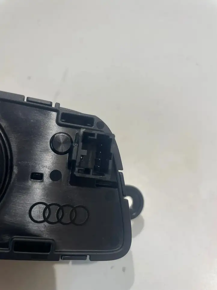Audi A4 S4 B9 8W (2019 - ) 4M0941531AJ Включатель фонарей — фото 3