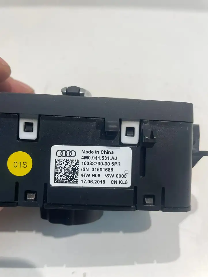Audi A4 S4 B9 8W (2019 - ) 4M0941531AJ Включатель фонарей — фото 4