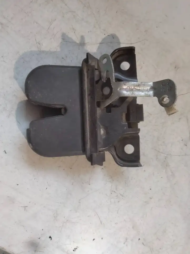 Audi A3/S3 8L (2000 - 2003) 100899 Замок крышки багажника — фото 1