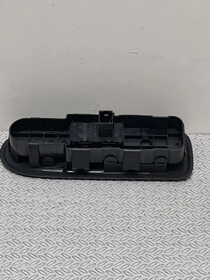 Peugeot 308 (2007 - 2013) 96565184XT Кнопка стеклоподъемников — фото 3