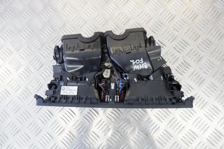 BMW 7 F01 (2008 - 2016) 9115860 Центральный воздушный дефлектор — фото 8
