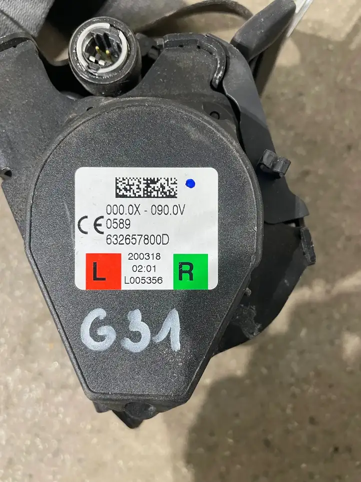 BMW 5 G30 G31 (2016 - ) 632657800D Задний ремень безопасности — фото 2