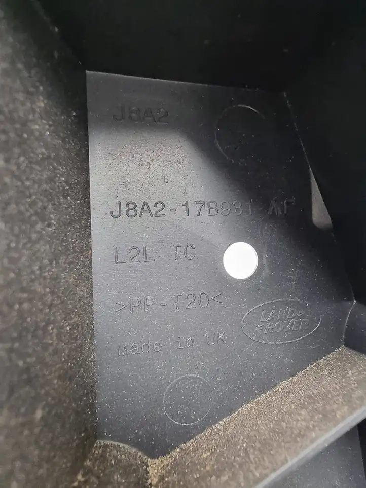 Land Rover Range Rover Velar (2017 - ) J8A217B931AF Кронштейн заднего бампера — фото 5