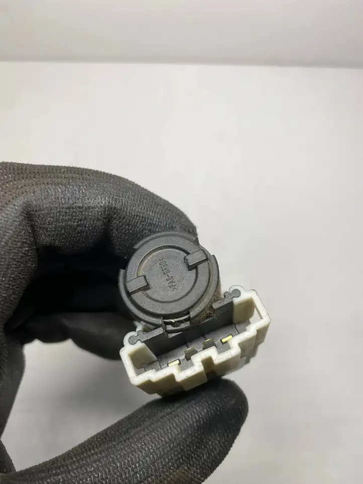 Audi A4 (2000 - 2006)  8E0927189B Датчик тормозной педали