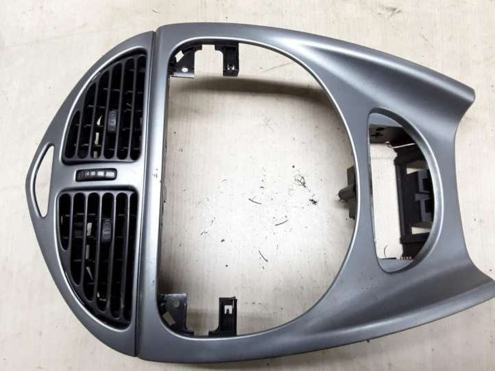 963261727A Citroen C5 Centrinės oro grotelės