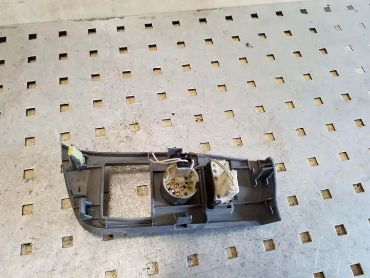 Toyota RAV 4 (XA20) (2000 - 2005) 5544642010 Накладка кнопки регулировки зеркал — фото 2