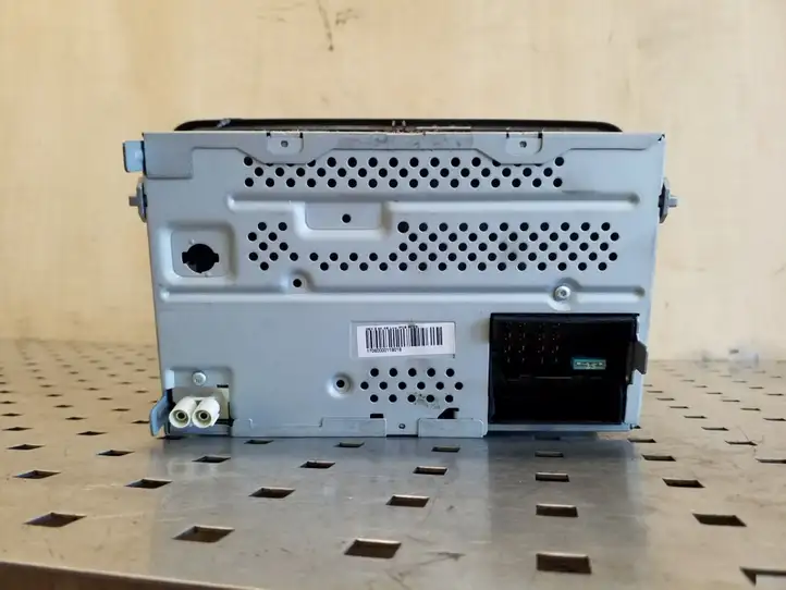 Skoda Superb B6 (3T) (2008 - 2015) 3T0035161B Магнитола / мультимедийная система — фото 4