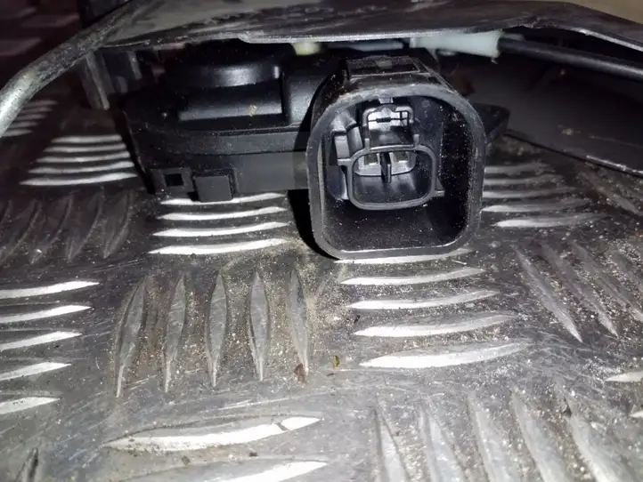 Toyota RAV 4 (XA20) (2000 - 2005) Замок задней двери — фото 5