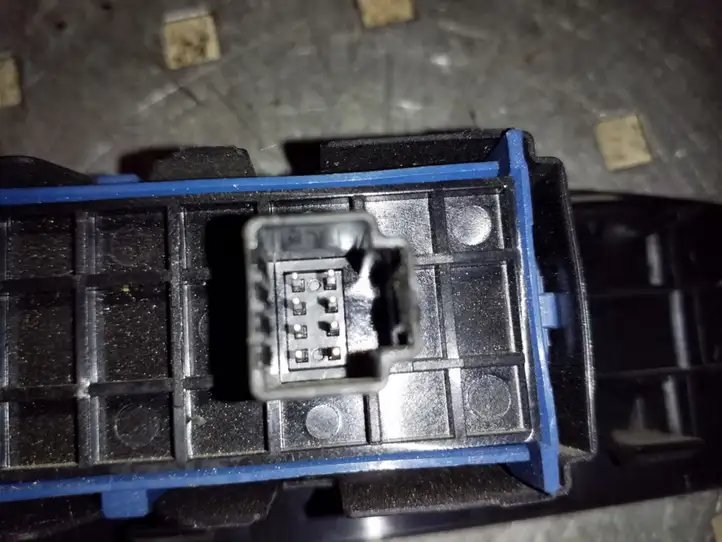 Toyota Avensis T270 (2009 - 2012) 7427205040 Блок кнопок стеклоподъемников — фото 3