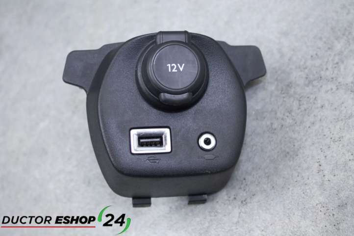 554770H010 Toyota Aygo AB40 USB jungtis