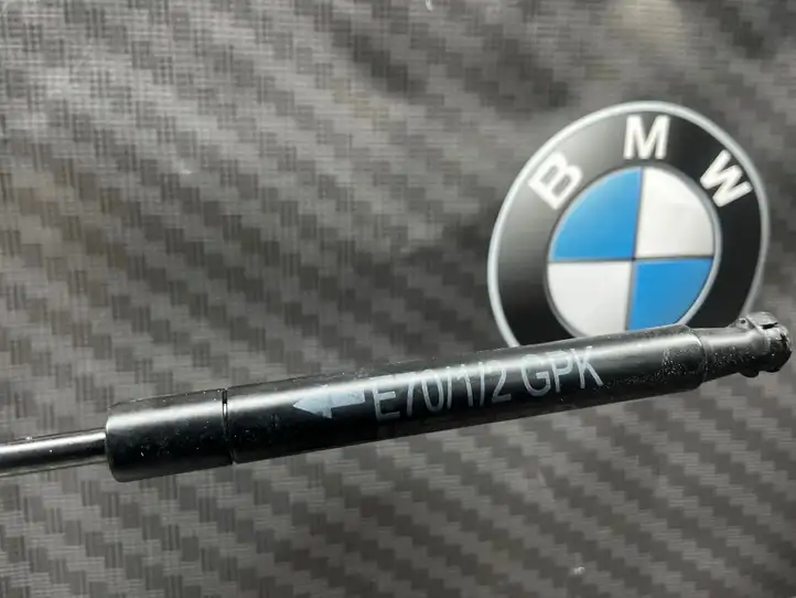 BMW X5 F15 (2013 - 2017) 9149120 Газовый упор капота — фото 4