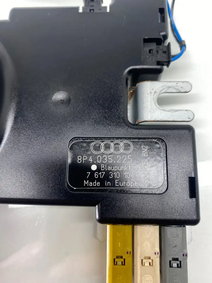 Audi A3/S3 8P (2004 - 2008) 8P4035225 Усилитель антенны — фото 4