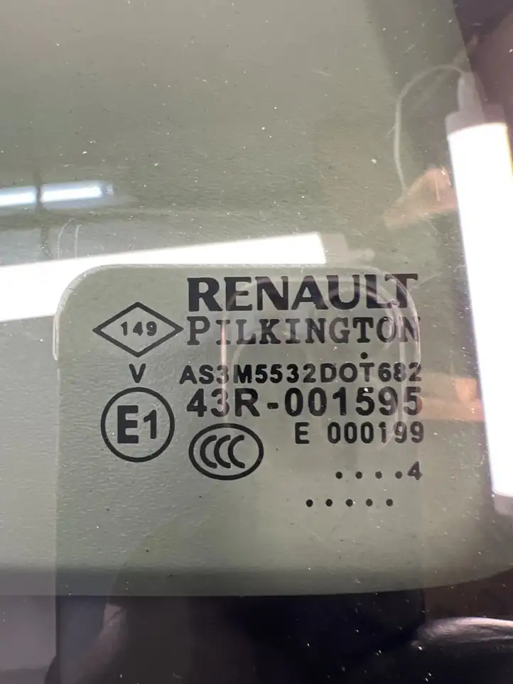 Renault Captur (2013 - 2020) 43R001595 Заднее боковое стекло — фото 4