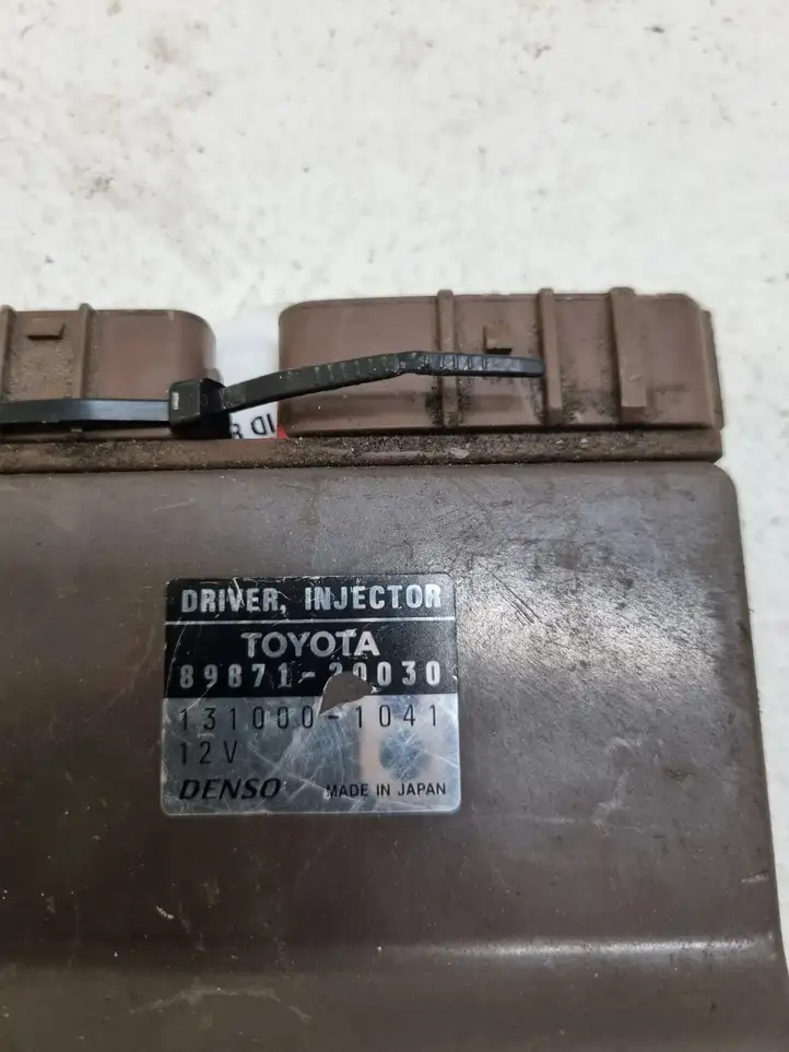 Toyota Avensis Verso (2001 - 2004) 8987120030 Блок управления форсунками — фото 2